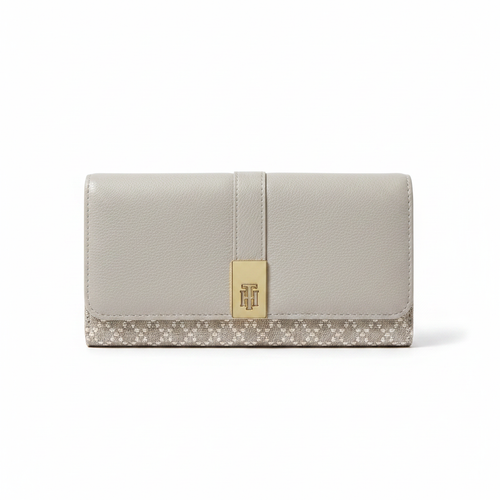 Billetera Tommy Hilfiger beige con cierre dorado monograma TH y base jacquard